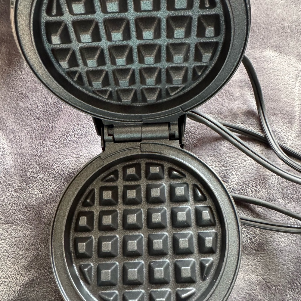 Dash Mini Waffle Maker - Picture 3 of 3